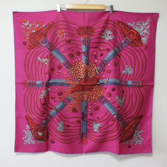 Hermès Carré 90 Pink Silk scarf - Picture 1 of 6